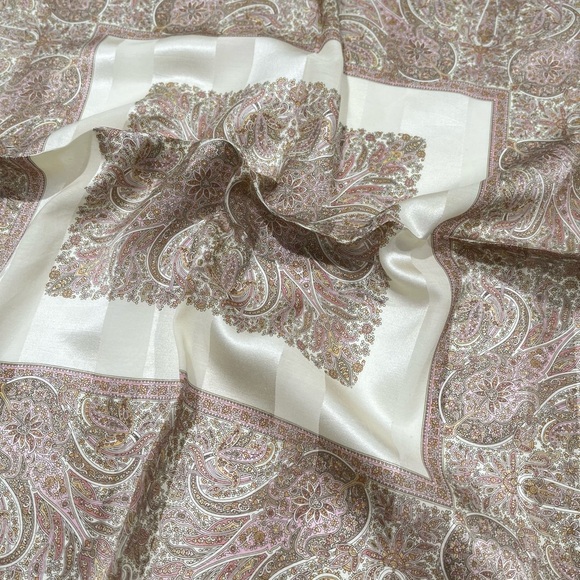 Elegant Paisley Silk Scarf - Picture 4 of 8